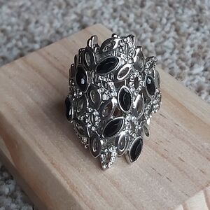 Elegant Silver Tone and Black Ring